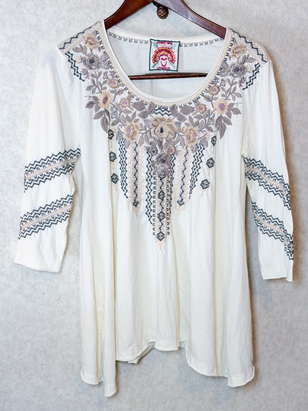 Johnny Was Embroidered Tunic Top Ivory Floral Boho 3/4 Sleeve Embroidered EUC - Picture 2 of 7